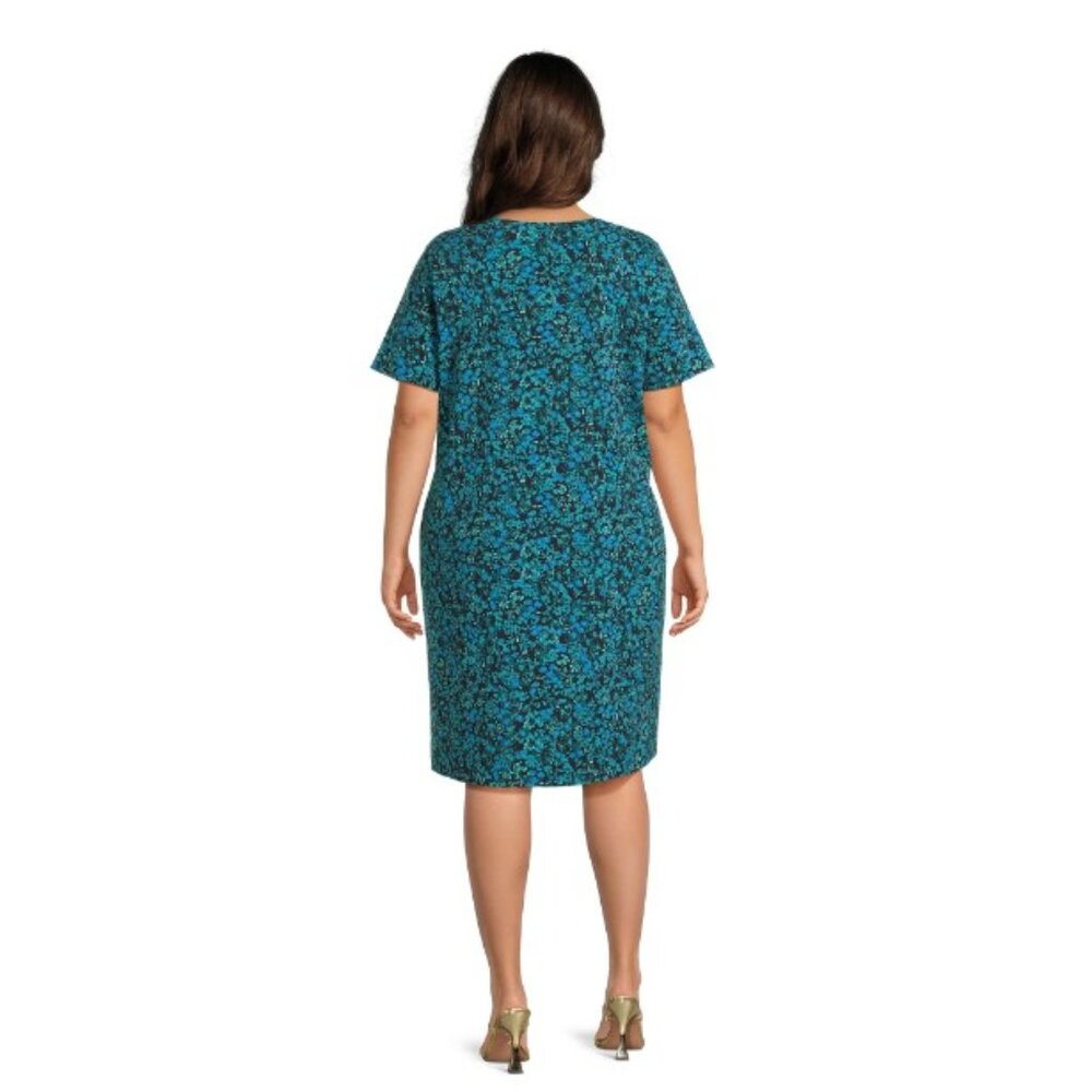 Terra & Sky Women’s Plus Size V-Neck Step Dress, SMALL DITSY FIELD/BLACK